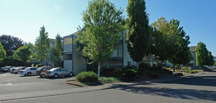 Camelot East Apartments in Salem, OR - Building Photo - Building Photo