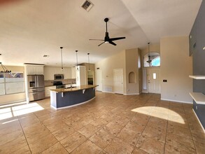 15013 S 46th Pl in Phoenix, AZ - Building Photo - Building Photo