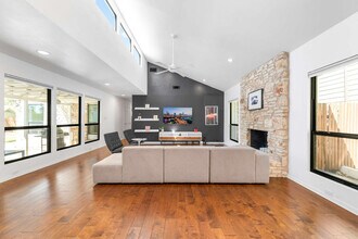 11502 Oak Knoll Dr in Austin, TX - Building Photo - Building Photo