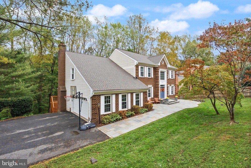 10303 Bear Creek Dr in Manassas, VA - Foto de edificio