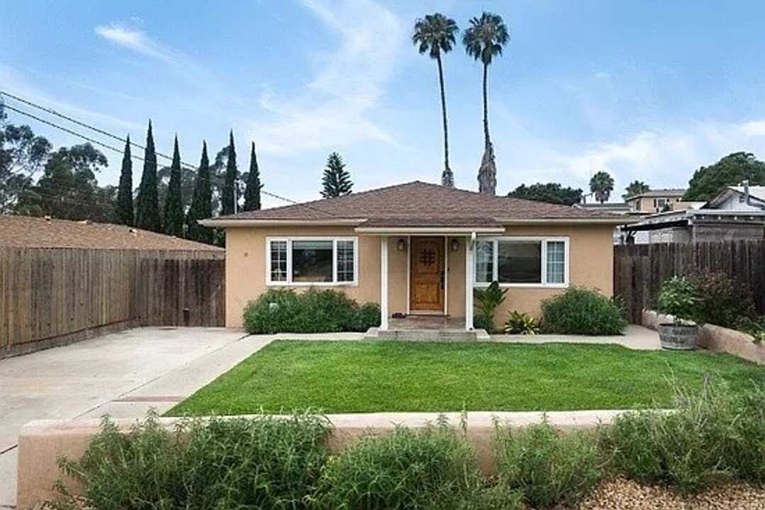 25 Leslie Dr in Santa Barbara, CA - Foto de edificio