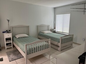 300 E Club Cir in Boca Raton, FL - Building Photo - Building Photo