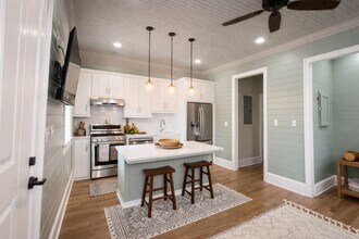 5036 Golden Forest Dr in Houston, TX - Building Photo - Building Photo