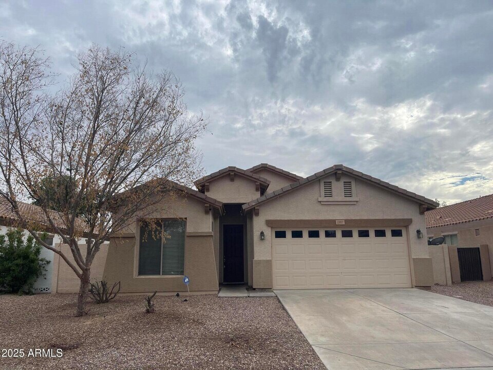1397 E Arrowhead Trail in Gilbert, AZ - Building Photo
