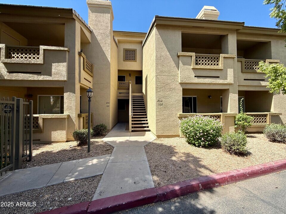 1880 E Morten Ave in Phoenix, AZ - Building Photo