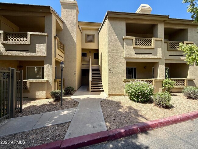 property at 1880 E Morten Ave