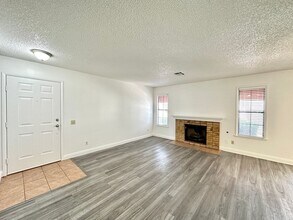6687 W Tropicana Ave in Las Vegas, NV - Building Photo - Building Photo