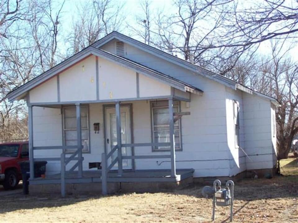 1613 W Elm Ave in Enid, OK - Building Photo