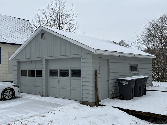 1003 Ontario Ave in Sheboygan, WI - Building Photo - Building Photo