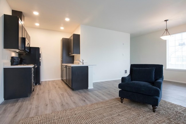 5100 Summit in Tacoma, WA - Building Photo - Interior Photo