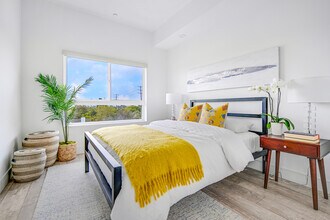 1946 Overland Ave in Los Angeles, CA - Foto de edificio - Building Photo