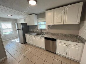 23115 Powell Ave in Hazel Park, MI - Foto de edificio - Building Photo