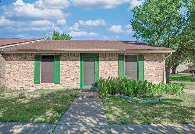10 E Townhouse Ln in Grand Prairie, TX - Building Photo