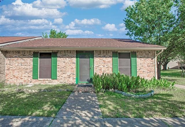 property at 10 E Townhouse Ln