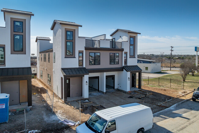 5142-5143 Northtrail Dr in San Antonio, TX - Building Photo - Building Photo