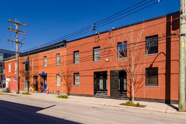 2383 Augustin-Cantin St in Montréal, QC - Building Photo - Building Photo