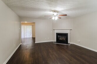451 Springbottom Ct SE in Lawrenceville, GA - Building Photo - Building Photo