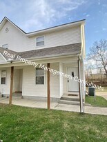 1071-1073 Krysti Ln in Warsaw, MO - Building Photo