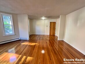 309 Tappan St, Unit #1B in Brookline, MA - Foto de edificio - Building Photo