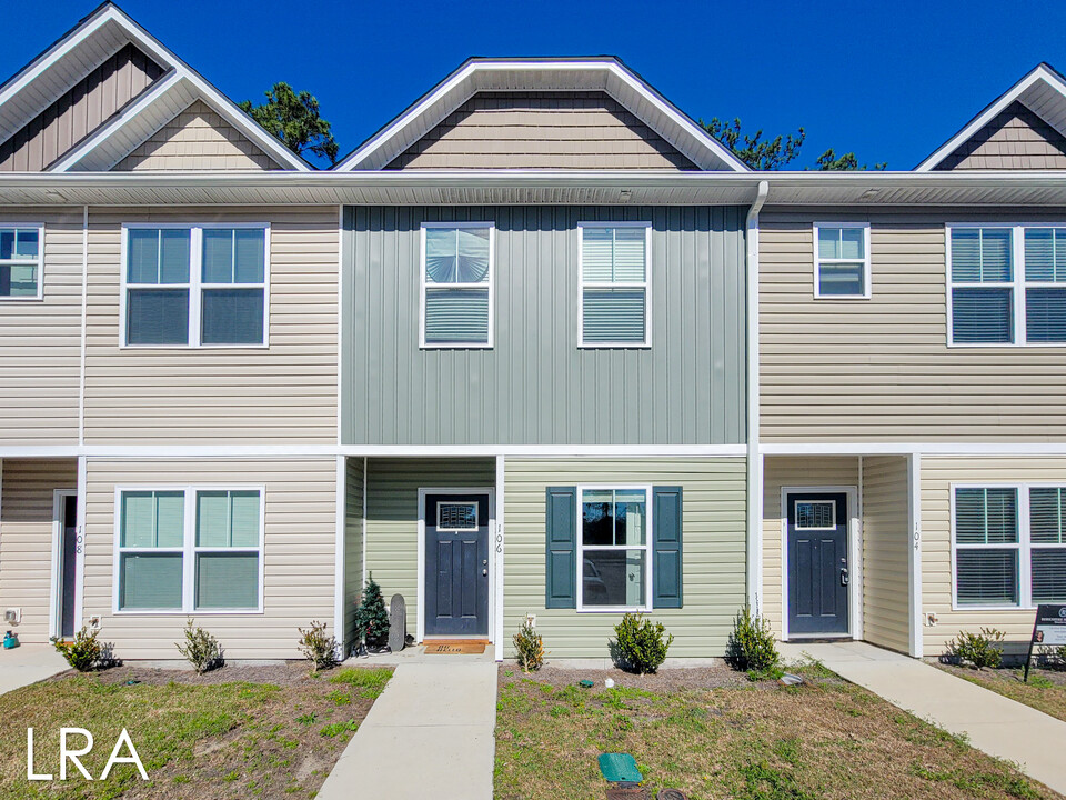 106 Buckhorn Ave in Holly Ridge, NC - Building Photo