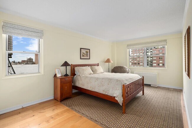 77 E 12th St in New York, NY - Building Photo - Building Photo