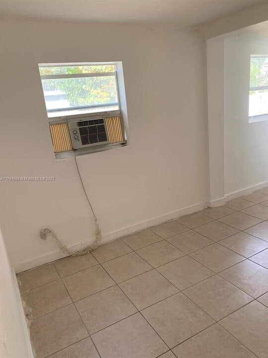 517 NW 1st Ave in Hallandale Beach, FL - Building Photo