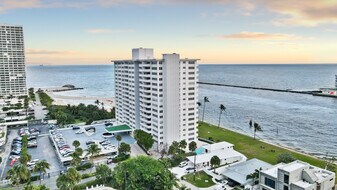 2100 S Ocean Dr, Unit 16F in Fort Lauderdale, FL - Building Photo