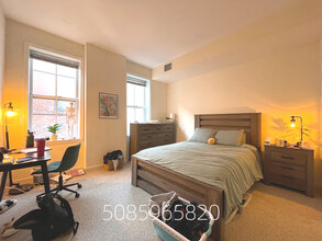 12 Davis Ct, Unit 3A in Brookline, MA - Foto de edificio - Building Photo