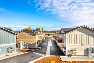 Westwood Garden Apartments in Arcata, CA - Foto de edificio - Building Photo