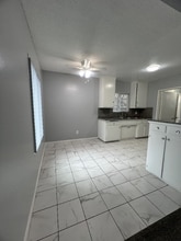 319 N Bush St, Unit 1 in Anaheim, CA - Building Photo - Building Photo