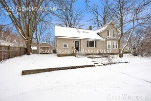 922 Fremont Ave NW in Grand Rapids, MI - Building Photo
