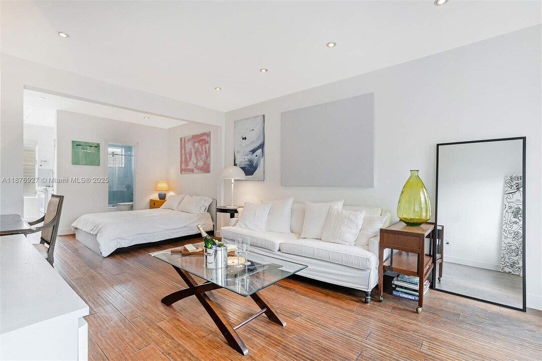 1050 Pennsylvania Ave in Miami Beach, FL - Building Photo