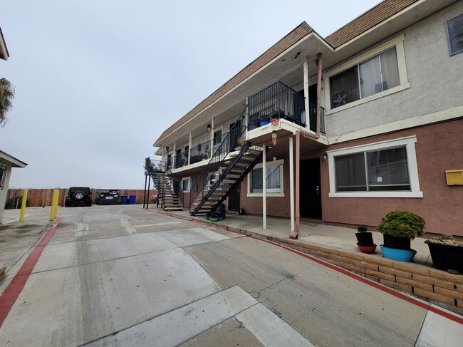 4758 Imperial Ave in San Diego, CA - Foto de edificio - Building Photo