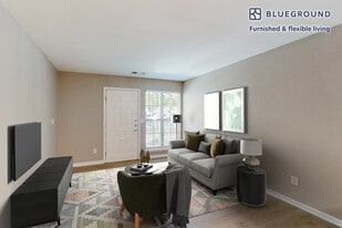 100 Court N Dr in Melville, NY - Building Photo