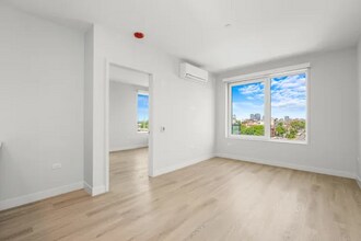 672 N May St in Chicago, IL - Building Photo - Building Photo