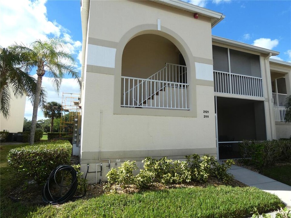 9480 High Gate Dr in Sarasota, FL - Building Photo