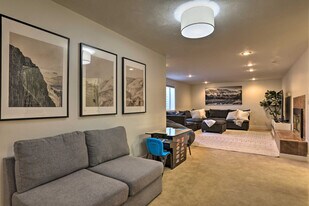 930 Canyon Ave in Idaho Falls, ID - Building Photo