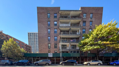 13870 Elder Ave in Flushing, NY - Building Photo - Building Photo