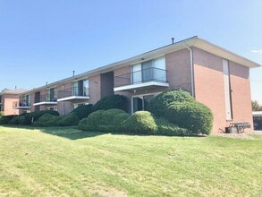SUNSET BLVD APARTMENTS in Mansfield, OH - Foto de edificio - Building Photo