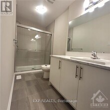 1013 Kijik Cres in Ottawa, ON - Building Photo - Building Photo