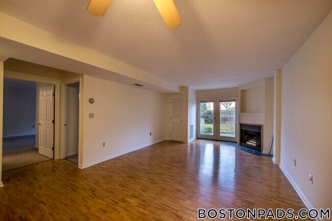 345 Franklin St, Unit 107 in Cambridge, MA - Foto de edificio - Building Photo