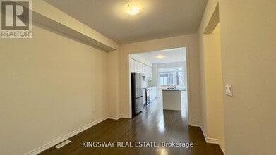 16 Blick Crescent in Aurora, ON - Building Photo - Building Photo