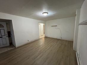 80-36 242nd St in Queens, NY - Foto de edificio - Building Photo