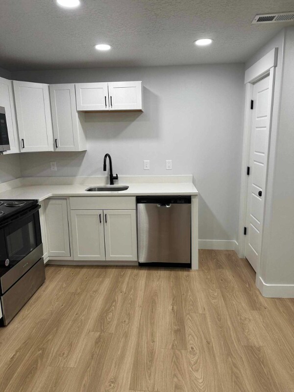 1561 W Skyline Dr in Saratoga Springs, UT - Building Photo - Building Photo