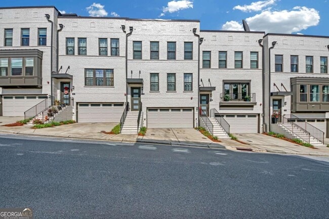 property at 860 Stonehill Ln