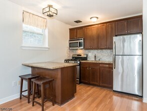 48 Elm St in Morristown, NJ - Building Photo - Building Photo