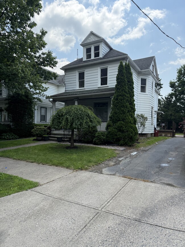property at 433 Chestnut Ave