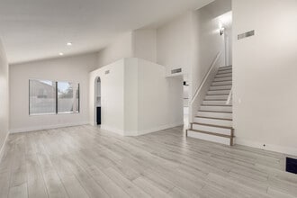 2721 E Dry Creek Rd in Phoenix, AZ - Building Photo - Building Photo