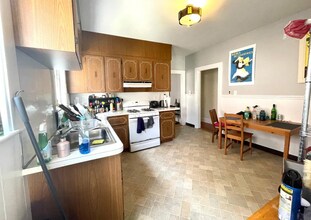 63 Frederick Ave in Medford, MA - Foto de edificio - Building Photo