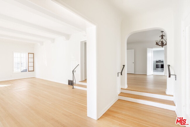 165 S Mansfield Ave in Los Angeles, CA - Building Photo - Building Photo